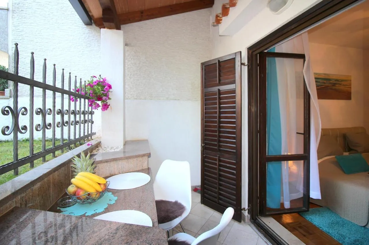 Apartments Vista Πόρετς 0*,  Κροατία